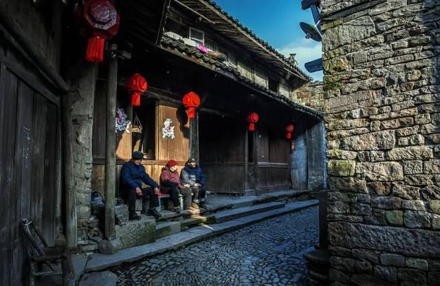 机智问答网页-解答你的疑问-香蕉能预防便秘,还能减肥,哪些人又不太适合吃?专家在线答疑